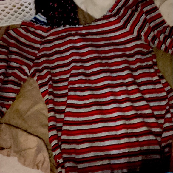 Red shirt - Picture 1 of 1